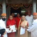 सॅनिटाईजर का वितरण