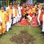एक परिवार एक पेड़