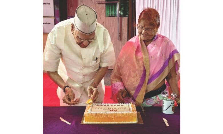 kabra couple celebrates 75th anniversary